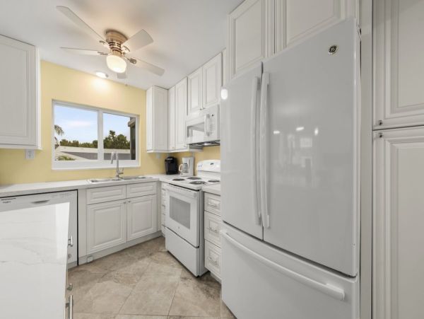 Charming Two Bedroom Condo in Sanibel Sleeps 6