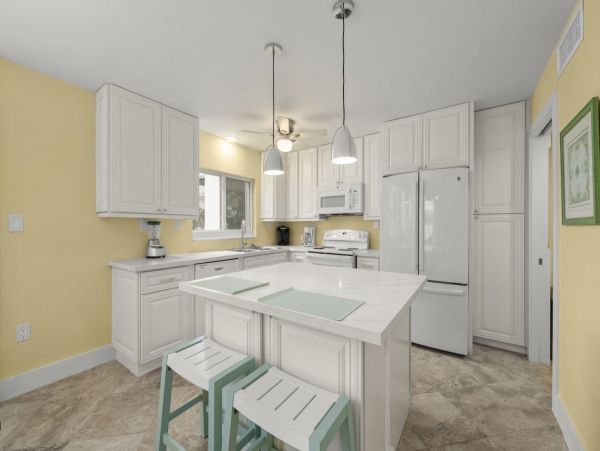 Charming Two Bedroom Condo in Sanibel Sleeps 6