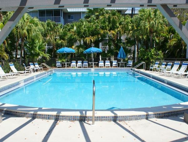 Sanibel Vacation Condo Two Bedrooms Walk To The Beach