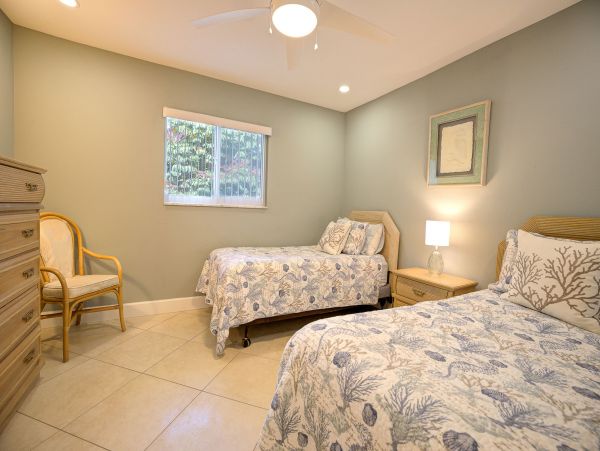 Sanibel Vacation Condo Two Bedrooms Walk To The Beach