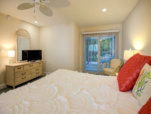 Sanibel Vacation Condo Two Bedrooms Walk To The Beach