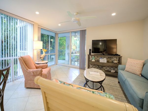 Sanibel Vacation Condo Two Bedrooms Walk To The Beach