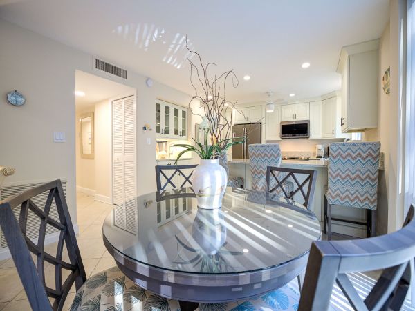 Sanibel Vacation Condo Two Bedrooms Walk To The Beach