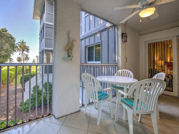 Sanibel Vacation Condo Two Bedrooms Walk To The Beach