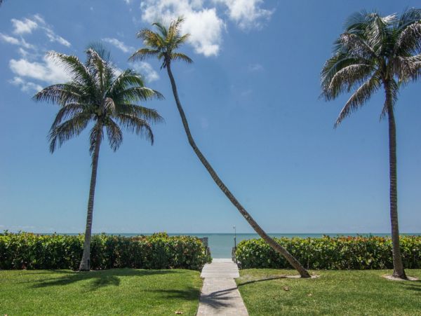 Sanibel Vacation Condo Two Bedrooms Walk To The Beach