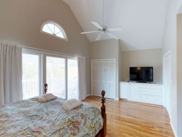 Isle of Palms Vacation Home Four Bedroom Walk to Beach