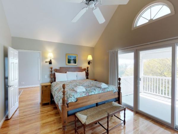 Isle of Palms Vacation Home Four Bedroom Walk to Beach