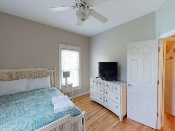 Isle of Palms Vacation Home Four Bedroom Walk to Beach