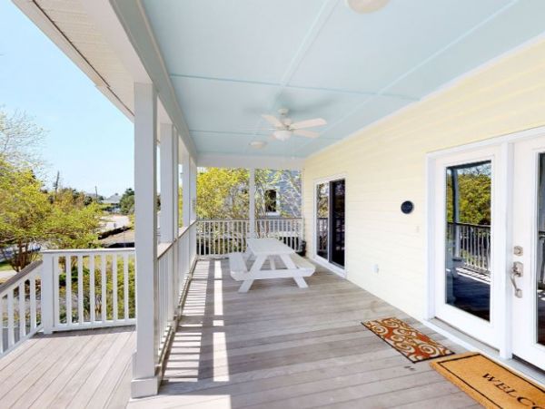 Isle of Palms Vacation Home Four Bedroom Walk to Beach