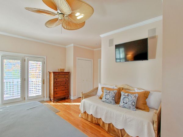 Isle Of Palms Home 1015203