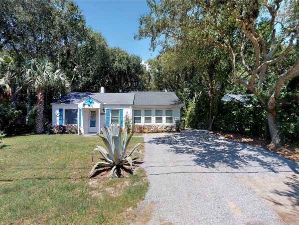 Isle Of Palms Home 1015206
