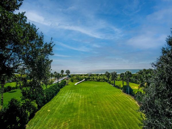 Beautiful Beachfront Four Bedroom Vacation Rental