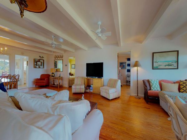 Huge Beachfront Retreat