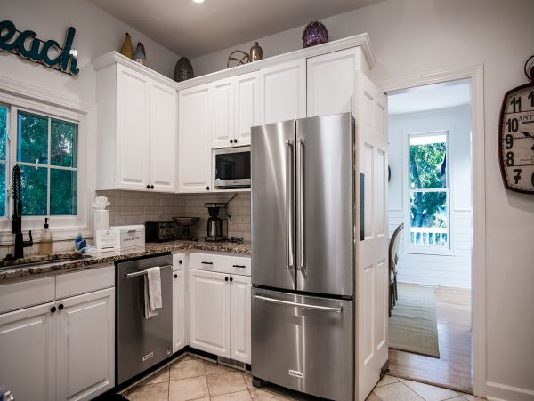 Beautiful Vacation Rental 3 Bedroom Walk to Beach