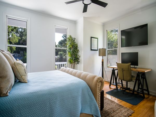 Beautiful Vacation Rental 3 Bedroom Walk to Beach