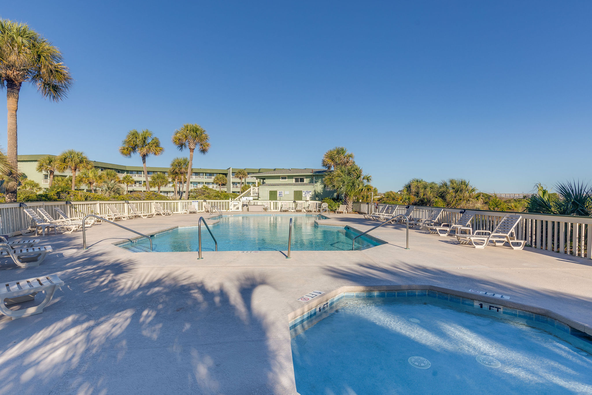 Steps to Beach Vacation Condo One Bedroom
