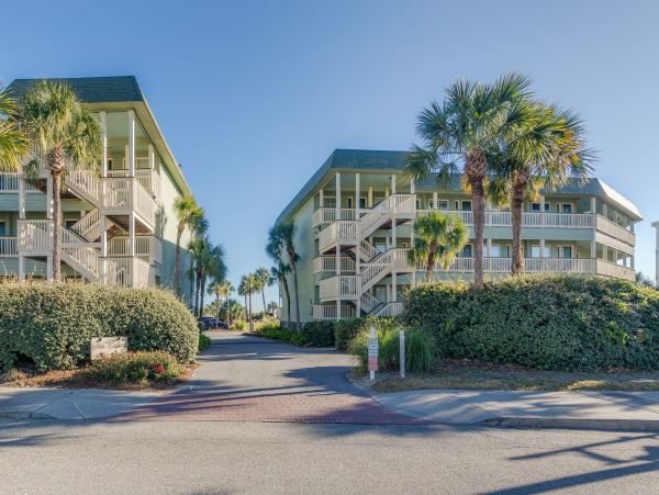 Steps to Beach Vacation Condo One Bedroom