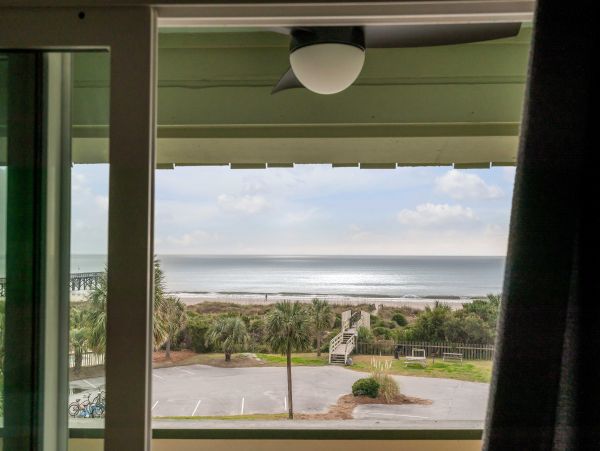Steps to Beach Vacation Condo One Bedroom