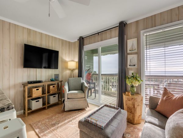 Steps to Beach Vacation Condo One Bedroom