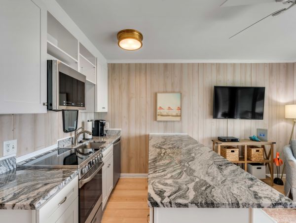 Steps to Beach Vacation Condo One Bedroom