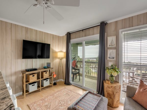 Steps to Beach Vacation Condo One Bedroom