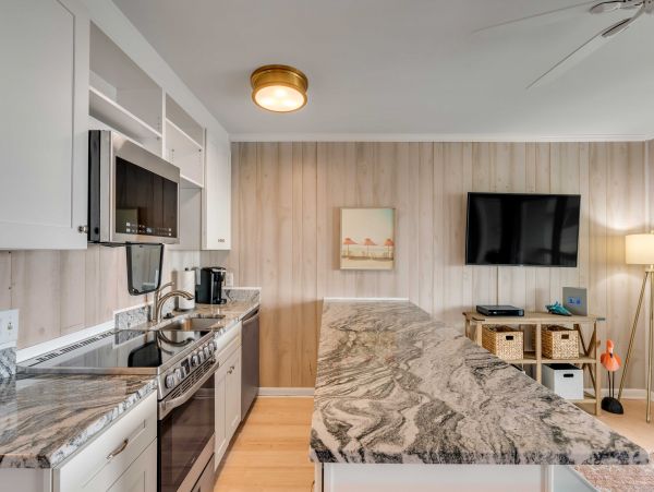 Steps to Beach Vacation Condo One Bedroom