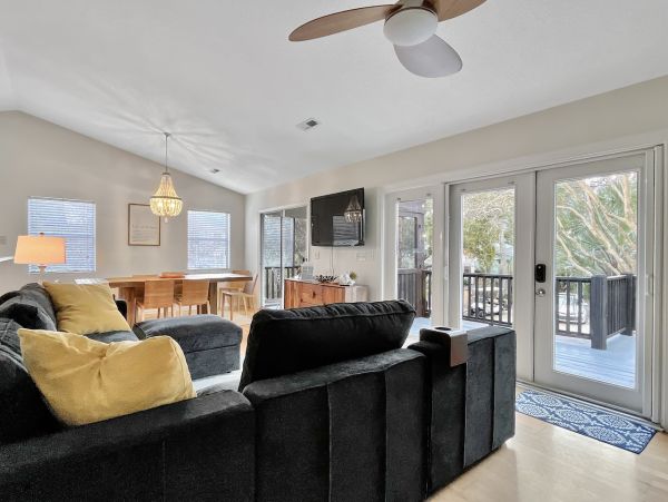 Charming Beach House with 4 Bedrooms in Isle of Palms