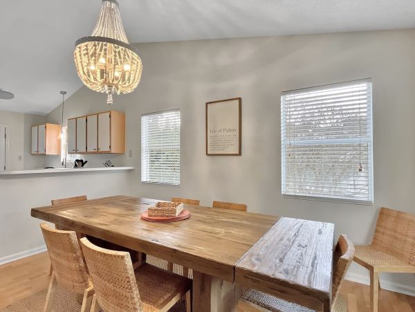 Charming Beach House with 4 Bedrooms in Isle of Palms