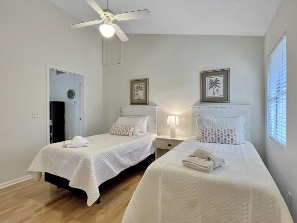 Charming Beach House with 4 Bedrooms in Isle of Palms