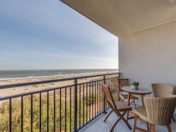 Isle of Palms Beachfront Lovely