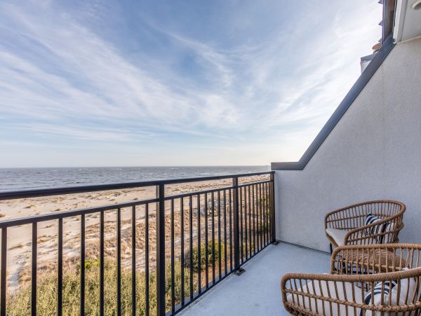 Isle of Palms Beachfront Lovely
