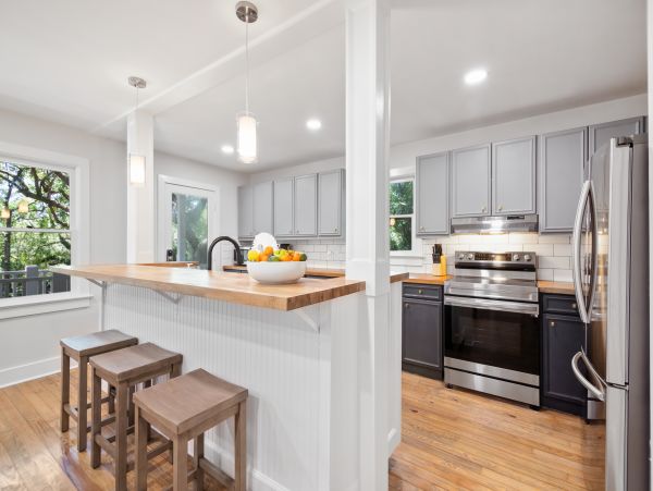 Beautiful Isle Of Palms Vacation Home Walk to Beach w/ Pool