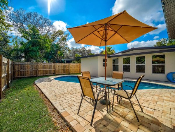 Sarasota Vacation Pool Home 3 Bedroom + Guest Studio