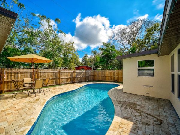 Sarasota Vacation Pool Home 3 Bedroom + Guest Studio