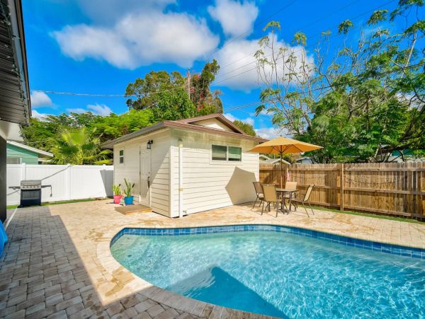 Sarasota Vacation Pool Home 3 Bedroom + Guest Studio