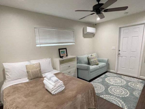 Sarasota Vacation Pool Home 3 Bedroom + Guest Studio