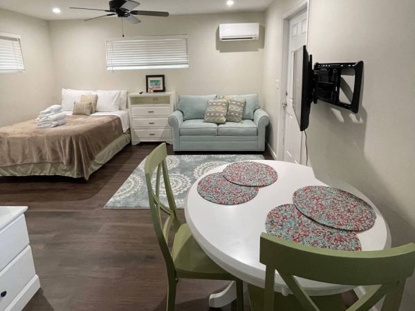 Sarasota Vacation Pool Home 3 Bedroom + Guest Studio