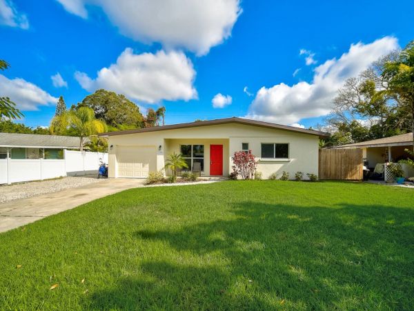 Sarasota Vacation Pool Home 3 Bedroom + Guest Studio