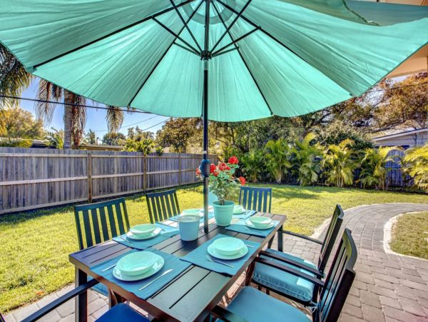 Beautiful Sarasota 3 Bedroom Home with Spa