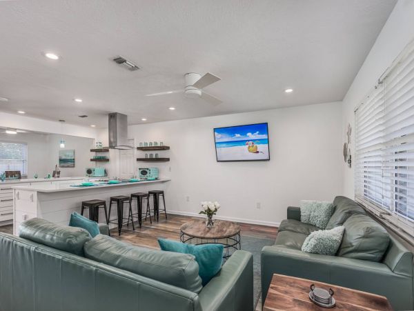 Beautiful Sarasota 3 Bedroom Home with Spa