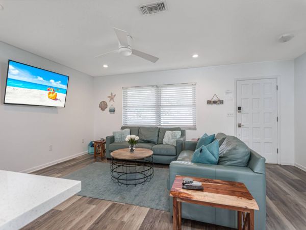 Beautiful Sarasota 3 Bedroom Home with Spa