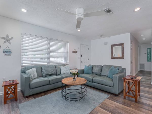 Beautiful Sarasota 3 Bedroom Home with Spa