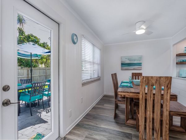 Beautiful Sarasota 3 Bedroom Home with Spa