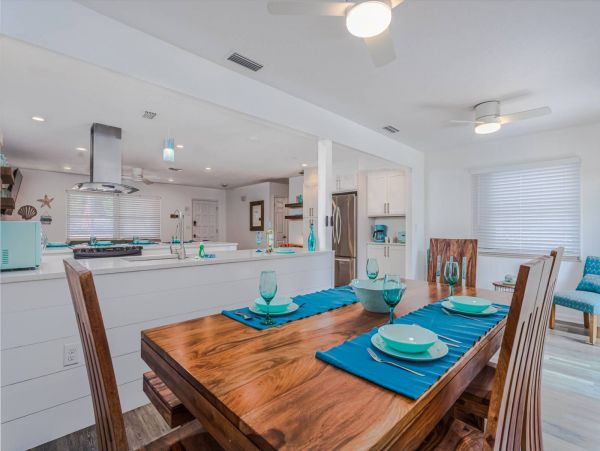 Beautiful Sarasota 3 Bedroom Home with Spa