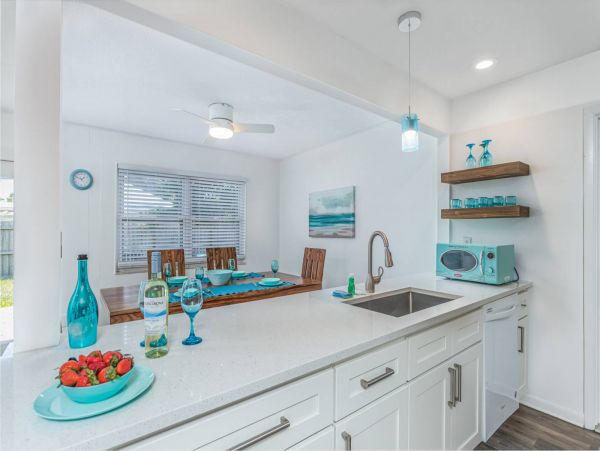 Beautiful Sarasota 3 Bedroom Home with Spa