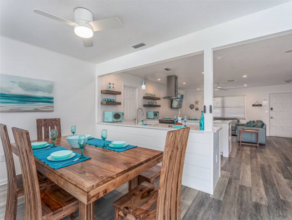Beautiful Sarasota 3 Bedroom Home with Spa