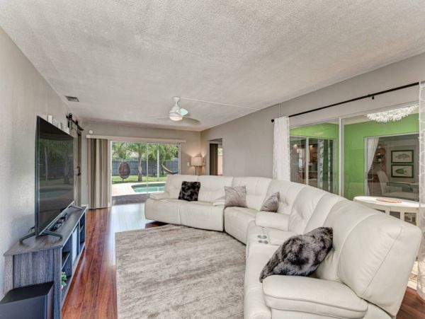 Lovely 3 Bedroom Home in Sarasota with Private Pool