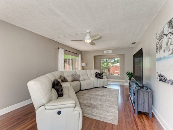 Lovely 3 Bedroom Home in Sarasota with Private Pool