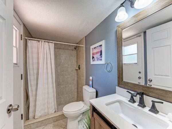 Lovely 3 Bedroom Home in Sarasota with Private Pool