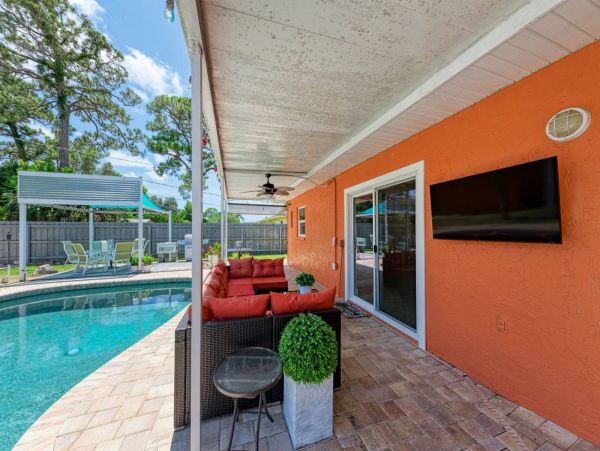 Lovely 3 Bedroom Home in Sarasota with Private Pool